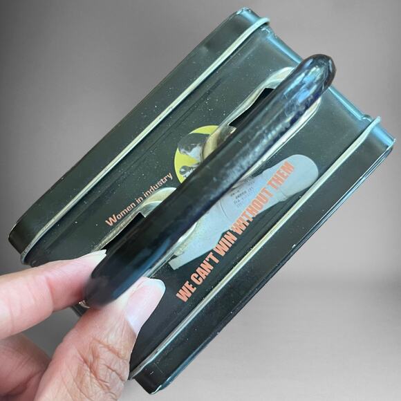 Vintage We Can Do It Women in the War Tin Lunch Pail America World War 1999 WWII - Picture 4 of 13